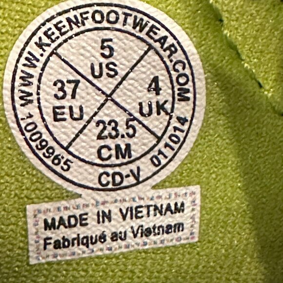 KEEN YOUTH SIZE 5 GREEN BLACK CLOSED TOE SHOES NWOT - Picture 10 of 10